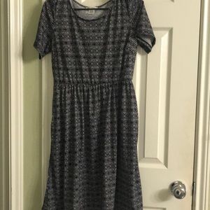 Women black and white dress with pockets.